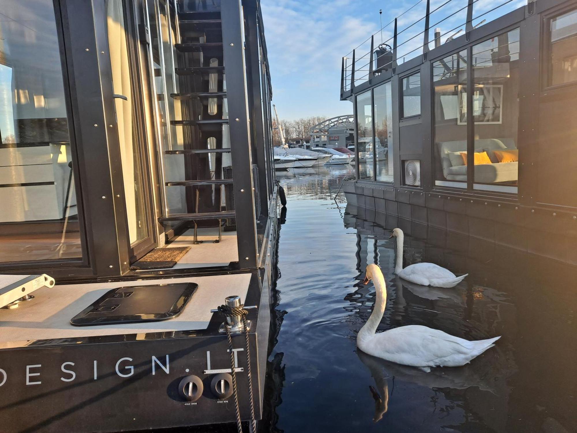 Floating Experience Black Pearl, Lago Maggiore Dormelletto Exteriör bild