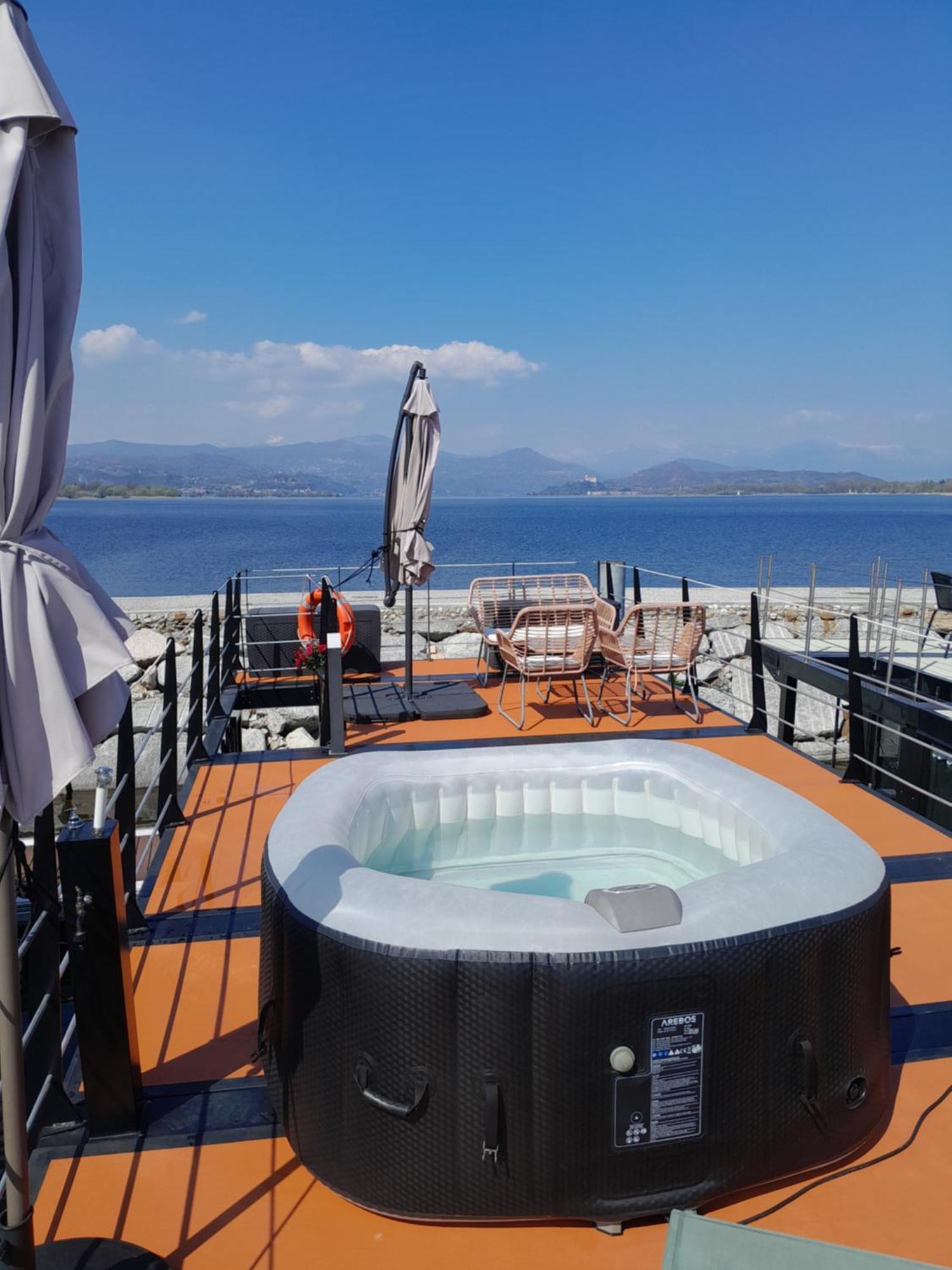 Floating Experience Black Pearl, Lago Maggiore Dormelletto Exteriör bild