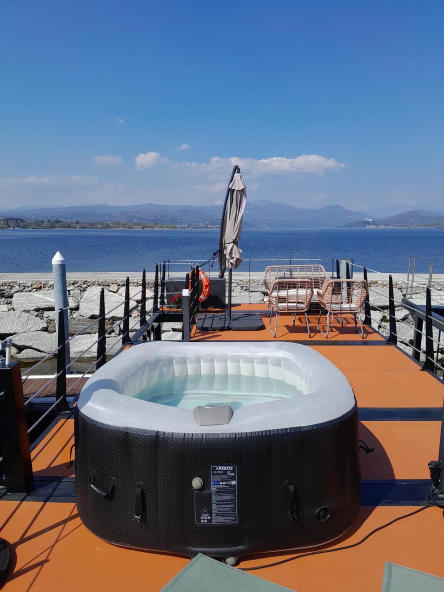 Floating Experience Black Pearl, Lago Maggiore Dormelletto Exteriör bild