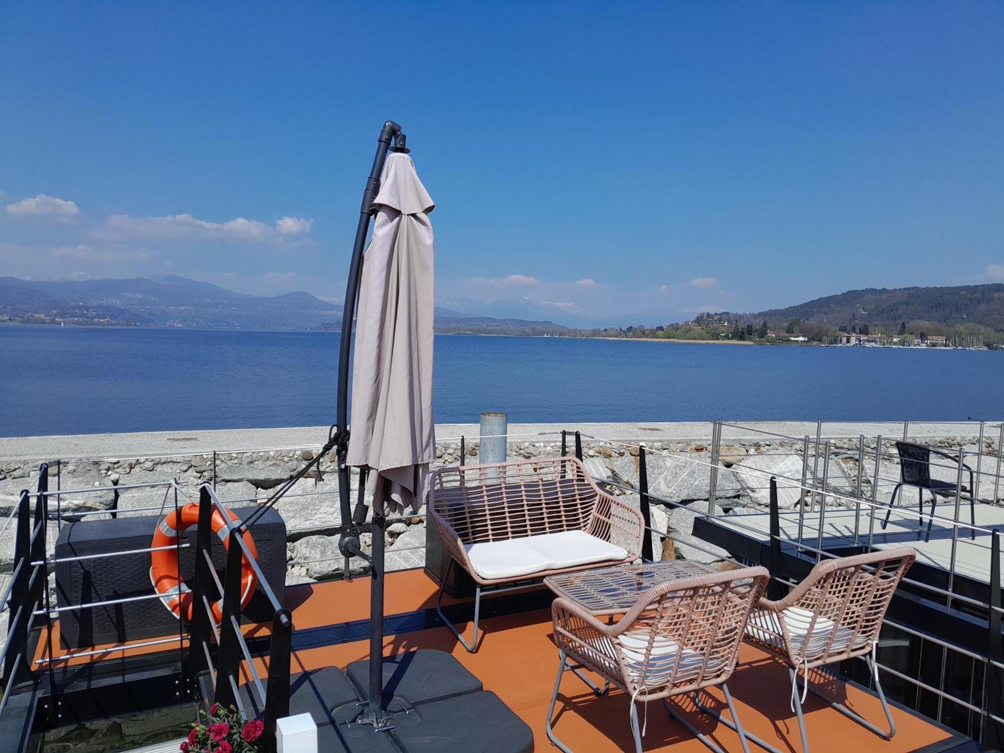 Floating Experience Black Pearl, Lago Maggiore Dormelletto Exteriör bild