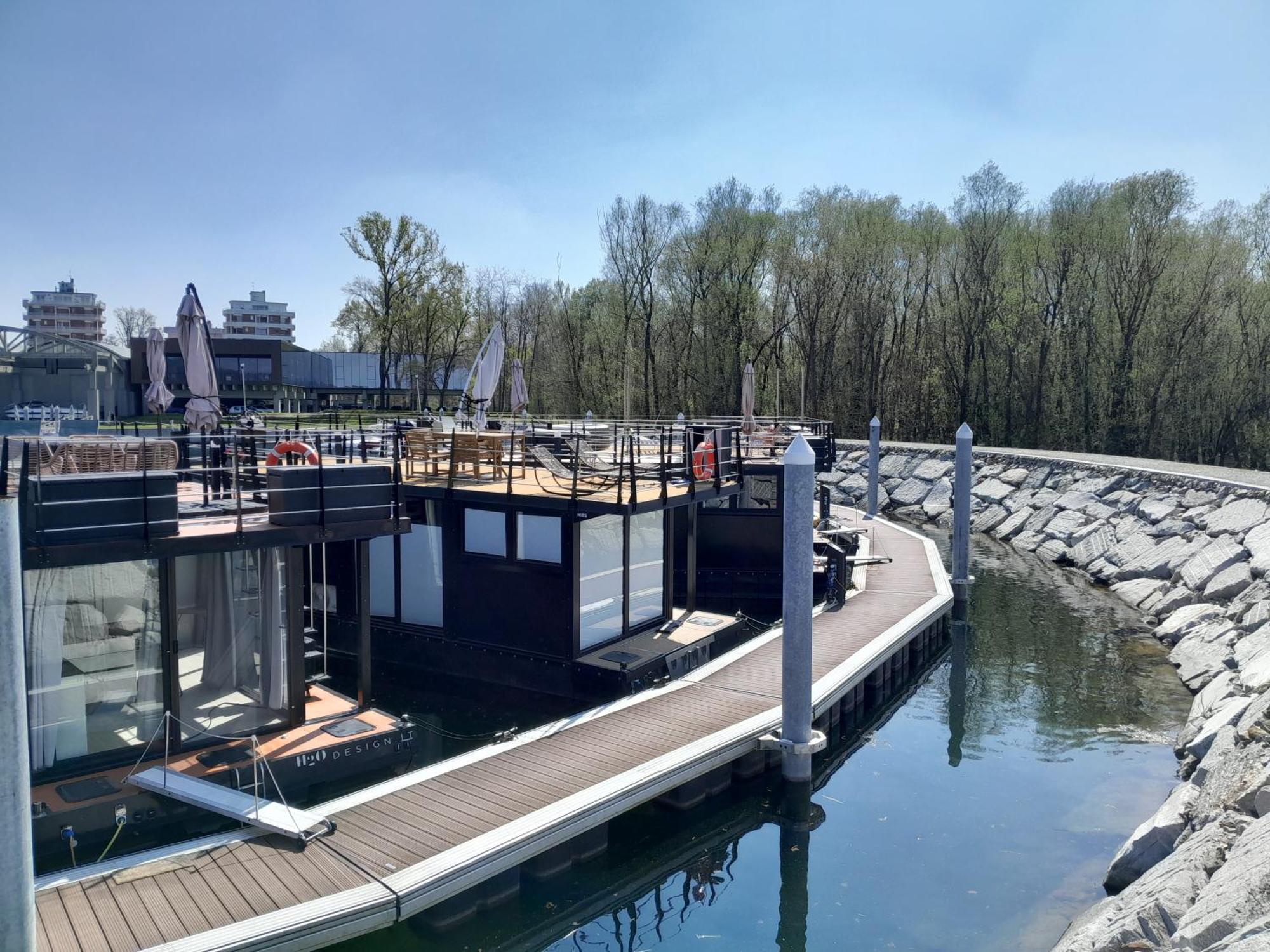 Floating Experience Black Pearl, Lago Maggiore Dormelletto Exteriör bild