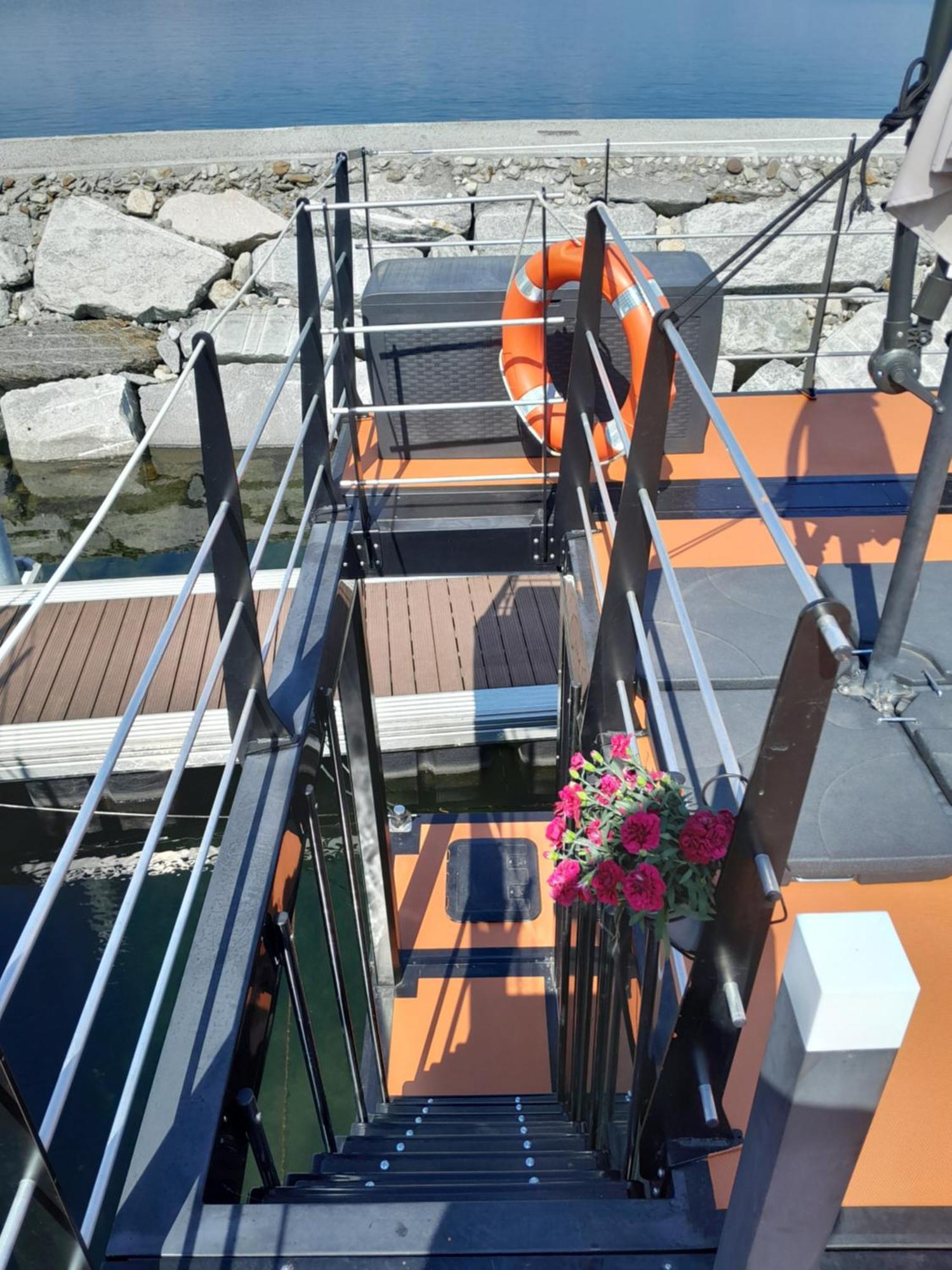 Floating Experience Black Pearl, Lago Maggiore Dormelletto Exteriör bild