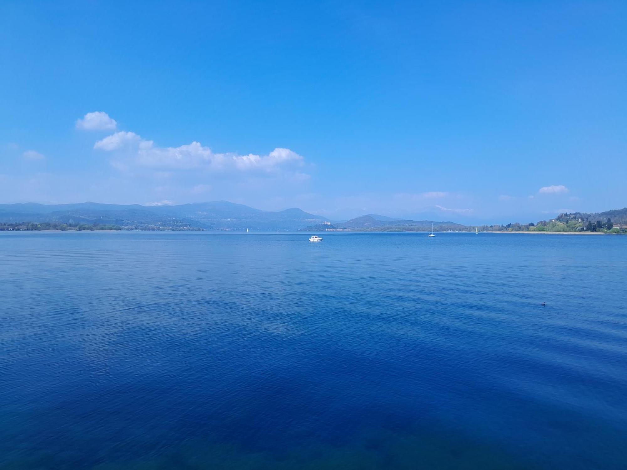 Floating Experience Black Pearl, Lago Maggiore Dormelletto Exteriör bild