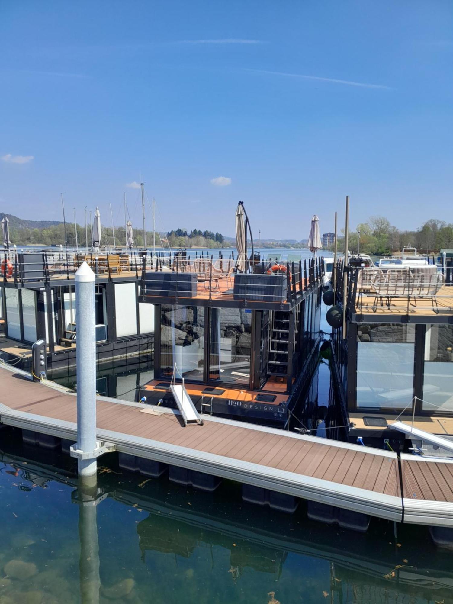 Floating Experience Black Pearl, Lago Maggiore Dormelletto Exteriör bild