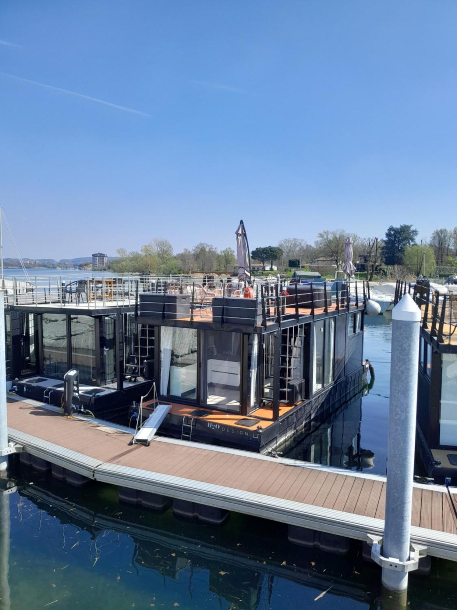 Floating Experience Black Pearl, Lago Maggiore Dormelletto Exteriör bild