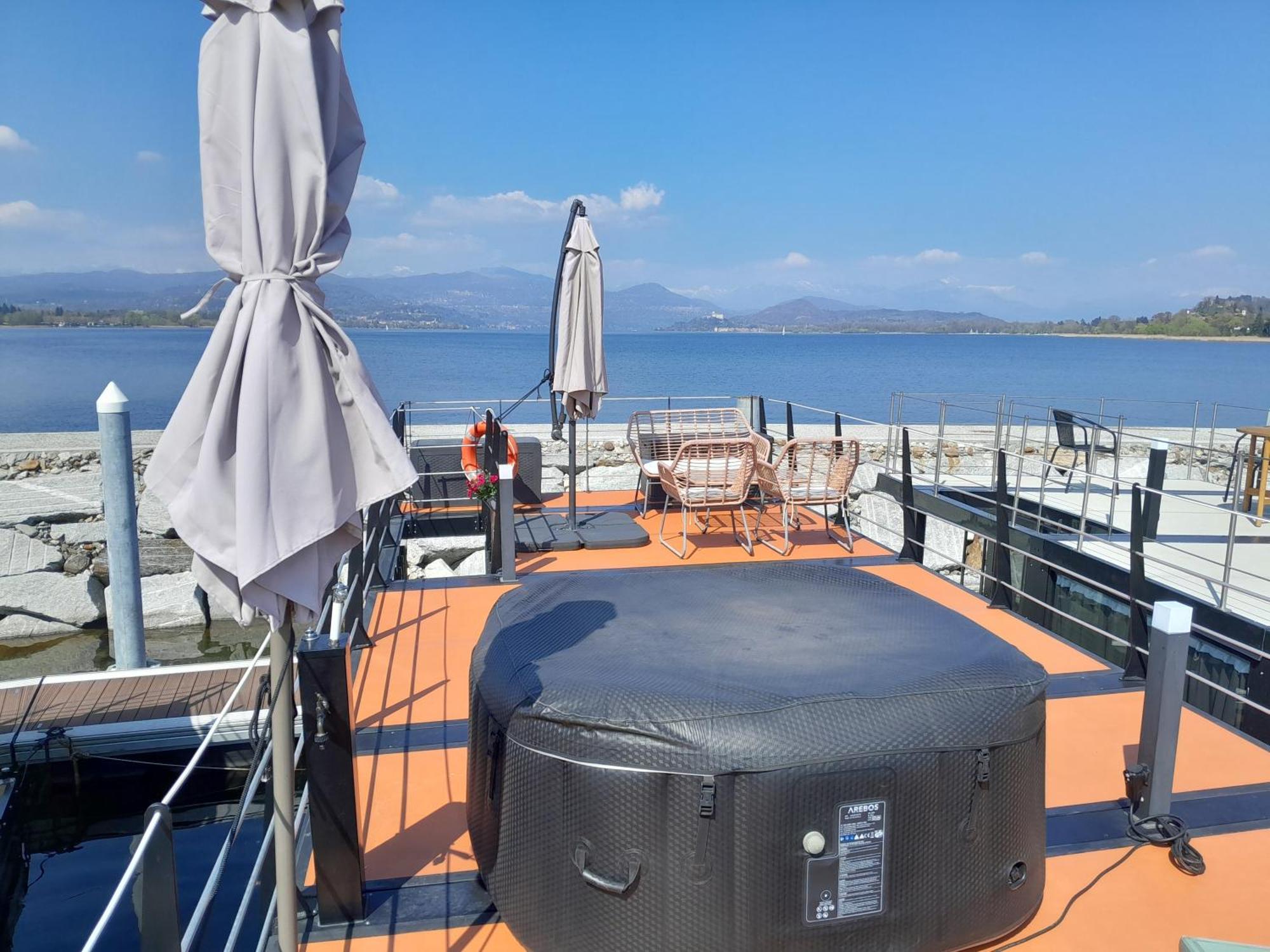 Floating Experience Black Pearl, Lago Maggiore Dormelletto Exteriör bild