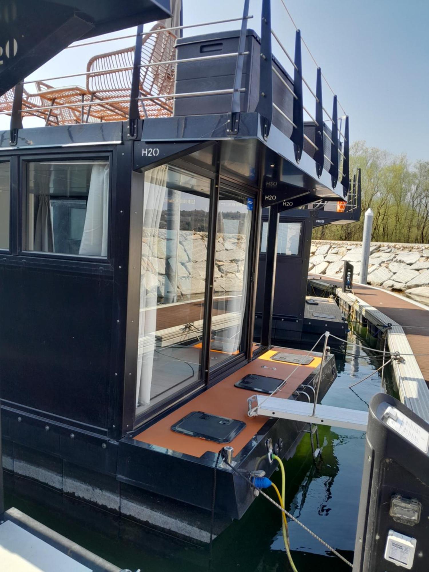 Floating Experience Black Pearl, Lago Maggiore Dormelletto Exteriör bild